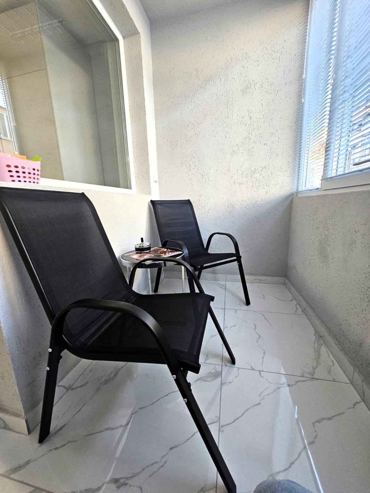 Apartment Bohemi With Free Parking Burgas Esterno foto