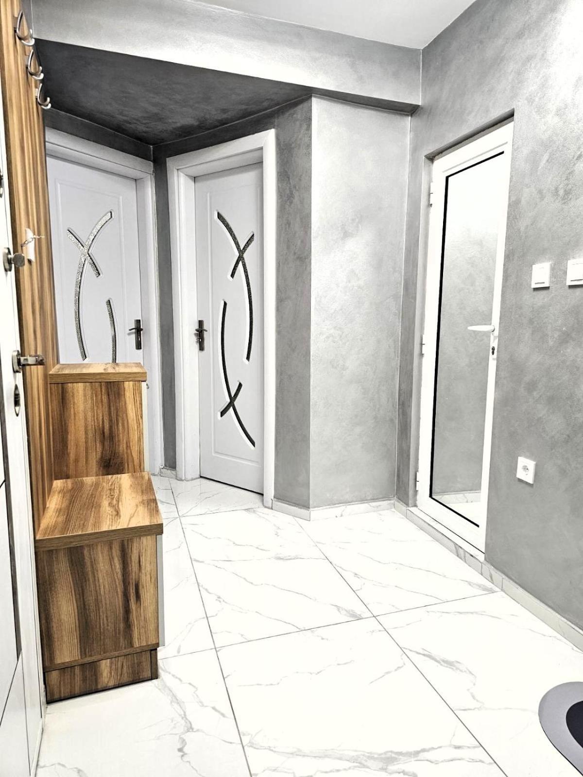 Apartment Bohemi With Free Parking Burgas Esterno foto