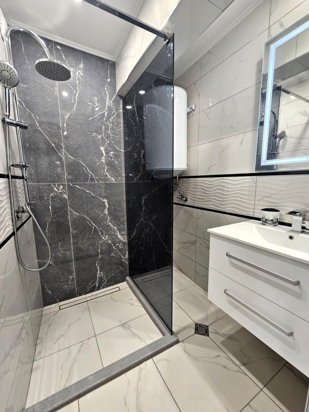 Apartment Bohemi With Free Parking Burgas Esterno foto